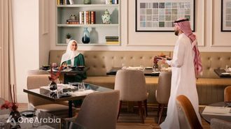 تناول طعام فاخر في العنوان جبل عمر