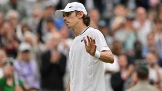 Djokovic Into Wimbledon Semis