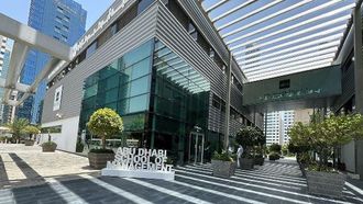 المنح الدراسية في اليوم المفتوح لإدارة أبوظبي