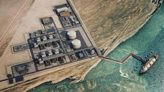 أدنوك وأوساكا غاز توقعان اتفاقية للغاز الطبيعي المسال