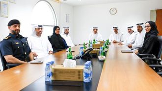 محادثات تجارية في ميناء عجمان