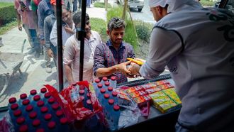 مبادرة دبي لمساعدة العمال