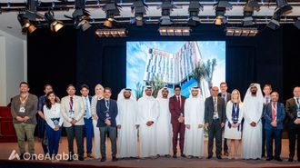 عيادة متنقلة في الإمارات العربية المتحدة لمرض الباركنسون