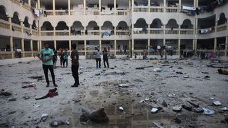 احتجاجات على قصف مدرسة في غزة