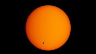 ظهور بقعة غريبة على الشمس!