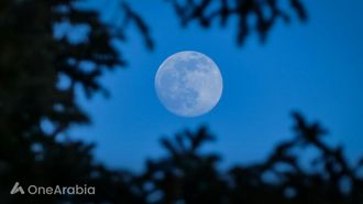 القمر الأزرق النادر المذهل الليلة