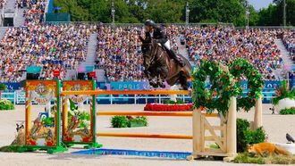 فريق الفروسية يهدف إلى المجد الفردي