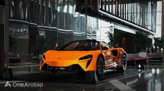 ريكسوس دبي يعرض سيارة مكلارين هايبركار