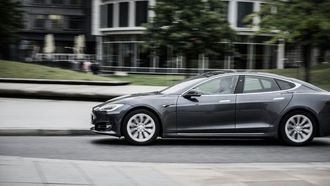 تيسلا تستدعي ٨٧٠ سيارة موديل X في الصين