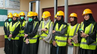 المرأة الإماراتية تهيمن على قطاع المرافق