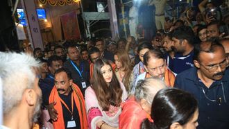 Aishwarya Rai Mobbed At Puja