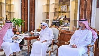 حاكم عجمان يطلع على برامج تحفيظ القرآن الكريم