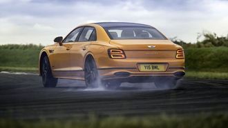 سيارة بنتلي فلاينج سبير الهجينة الجديدة