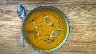 هل يفيد مرق الدجاج في علاج نزلات البرد؟