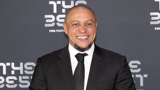 أساطير كرة القدم يتجهون إلى ملعب كرة السلة