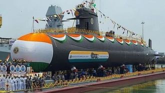 الهند تدشن أول غواصة صاروخية 