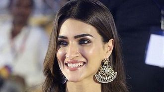 Kriti Sanon Dazzles At IIFA