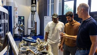 تقنية الهبوط على القمر الجديدة من قبل الطالب