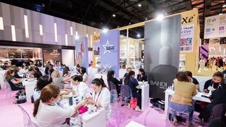 مجموعة نزيه تقدم عرض Nail It! في معرض Beautyworld 2024
