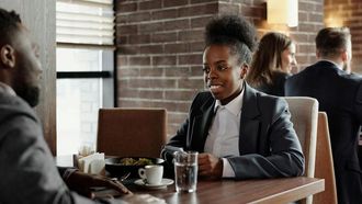 إدارة الشؤون المالية في المواعيد الأولى بلباقة