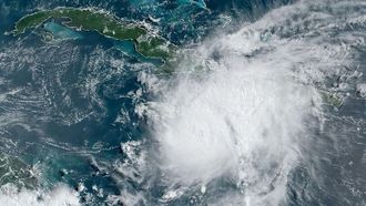 إعصار ياغي يضرب جزيرة هاينان