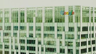 جوجل تعيد هيكلة القيادة للتركيز على الذكاء الاصطناعي