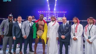 تتويج الفائزين في معركة العمالقة بالرياض