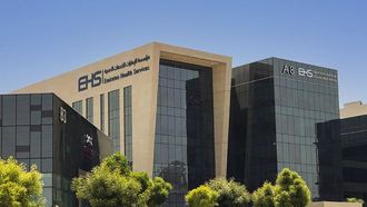 صحة الإمارات تجري 813 عملية زراعة أسنان