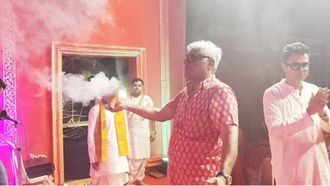 Ashish Vidyarthi's Dhunuchi Naach At Durga Puja