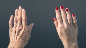 الكشف عن دور صحة الجلد في شيخوخة الجسم