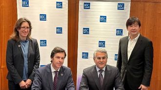 هيئة التقييس لدول مجلس التعاون لدول الخليج العربية وهيئة الكهروتقنية الدولية توقعان مذكرة تفاهم للتعاون في مجال المواصفات