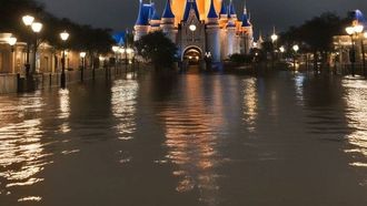 إعصار ميلتون يؤثر على ديزني لاند وفلوريدا