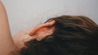 رؤى دراسة حول مخاطر فقدان السمع والخرف