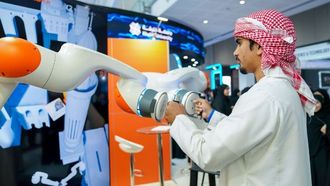 جامعة خليفة تعرض ابتكاراتها في مؤتمر ومعرض أيروس 2024