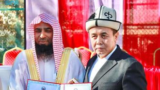 الإمام صلاح البدر يحصل على الدكتوراه الفخرية