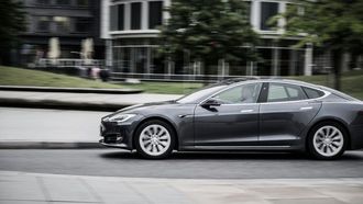 التحقيق في نظام القيادة الذاتية الكامل لشركة تسلا