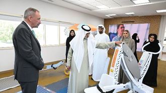 الشيخ نهيان يزور مؤسسة زايد العليا للتعليم