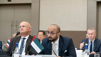 سفير الإمارات يدعو إلى التعاون