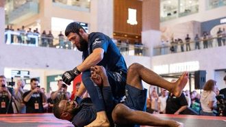 بطولة UFC 308 تجلب الإثارة إلى أبوظبي