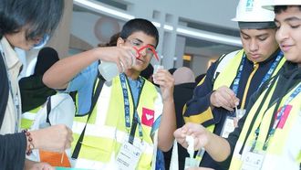 مشاركة الشباب في أديبك 2024