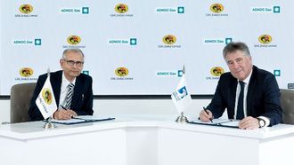 أدنوك للغاز وغيل توقعان اتفاقية توريد الغاز الطبيعي المسال