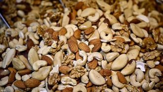 المكسرات: عنصر أساسي لإنقاص الوزن