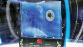 الصين تختبر طوبًا يشبه تربة القمر لاستخدامه في الفضاء