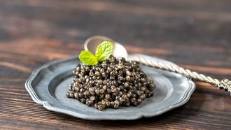 ارتفاع أسعار الكافيار وسط الصيد غير المشروع