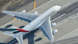 طيران الإمارات تتسلم أول طائرة إيرباص A350