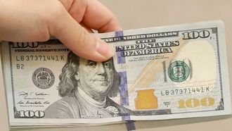 مصر: لا نواجه أزمة في توفير الدولار