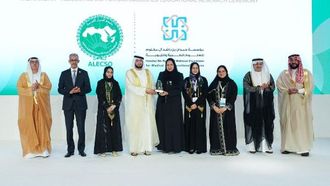 تكريم الفائزين بجائزة حمدان-الألكسو في أبوظبي