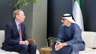 خالد بن محمد يلتقي نائب رئيس مجلس إدارة مايكروسوفت