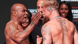  مايك تايسون يصفع جيك بول