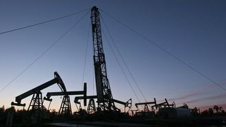 أسعار النفط ترتفع وسط التوترات الجيوسياسية